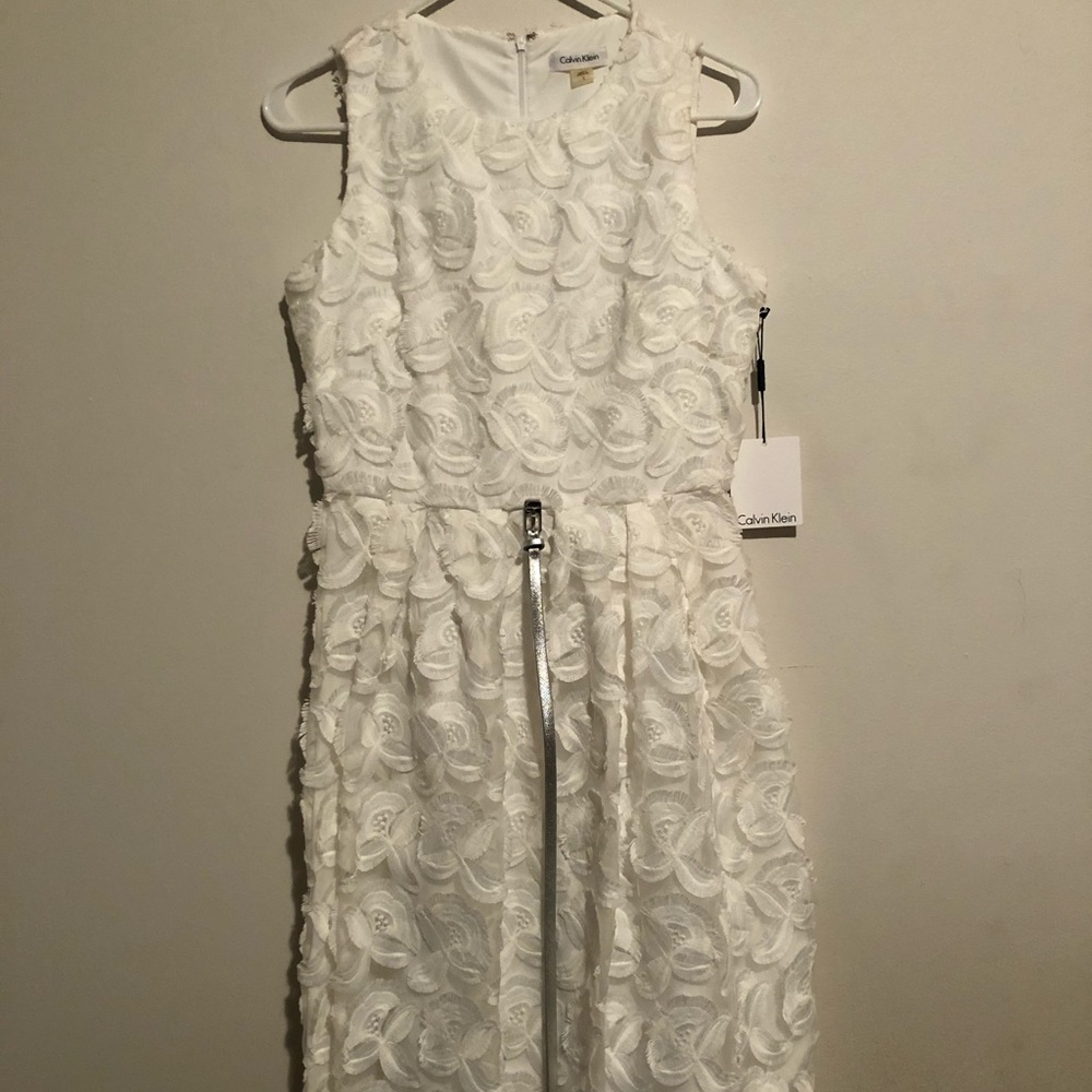 NWT Floral detail Size 2
